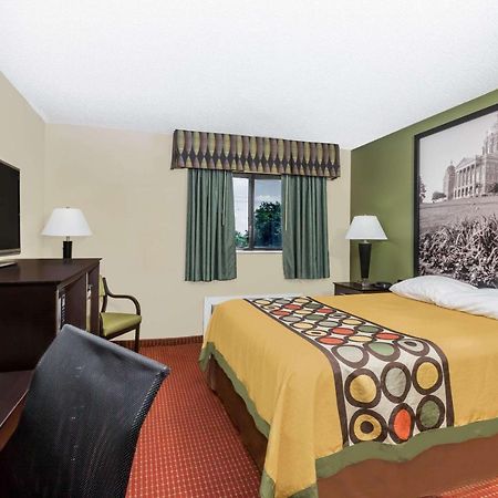 Super 8 By Wyndham Grinnell Ia Bagian luar foto