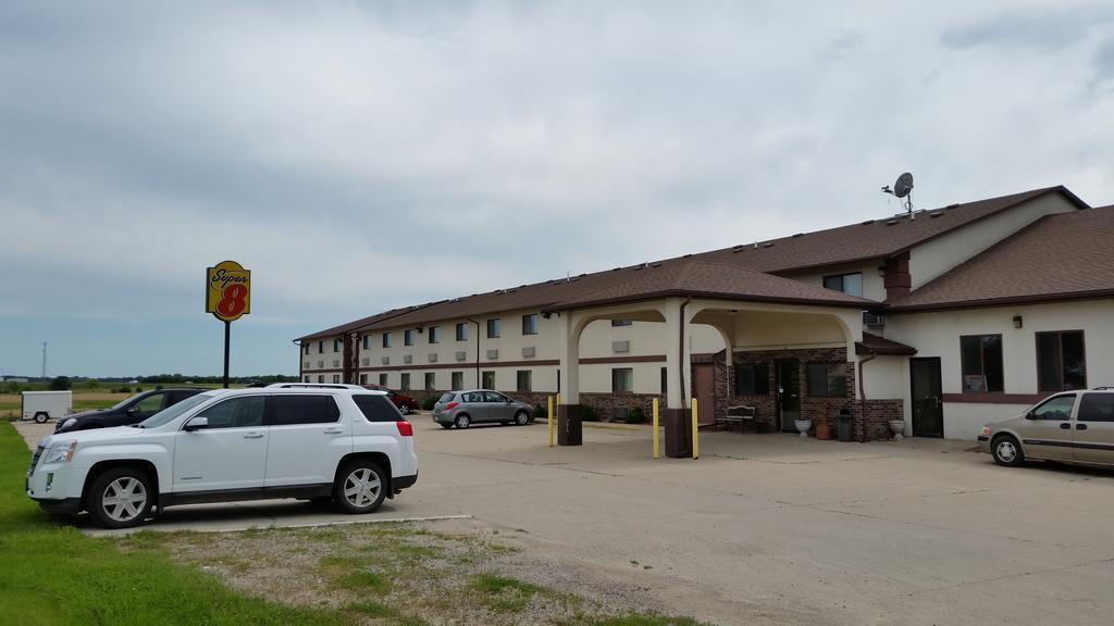 Super 8 By Wyndham Grinnell Ia Bagian luar foto