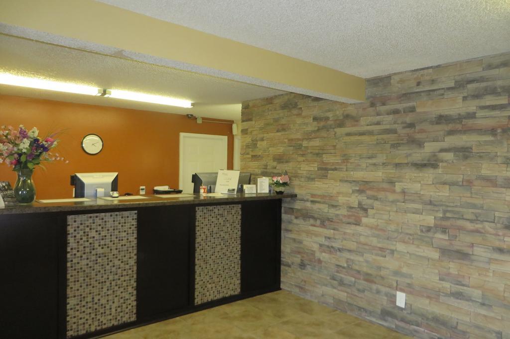 Super 8 By Wyndham Grinnell Ia Bagian luar foto