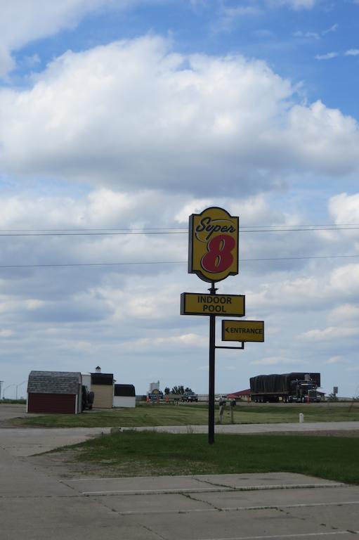 Super 8 By Wyndham Grinnell Ia Bagian luar foto