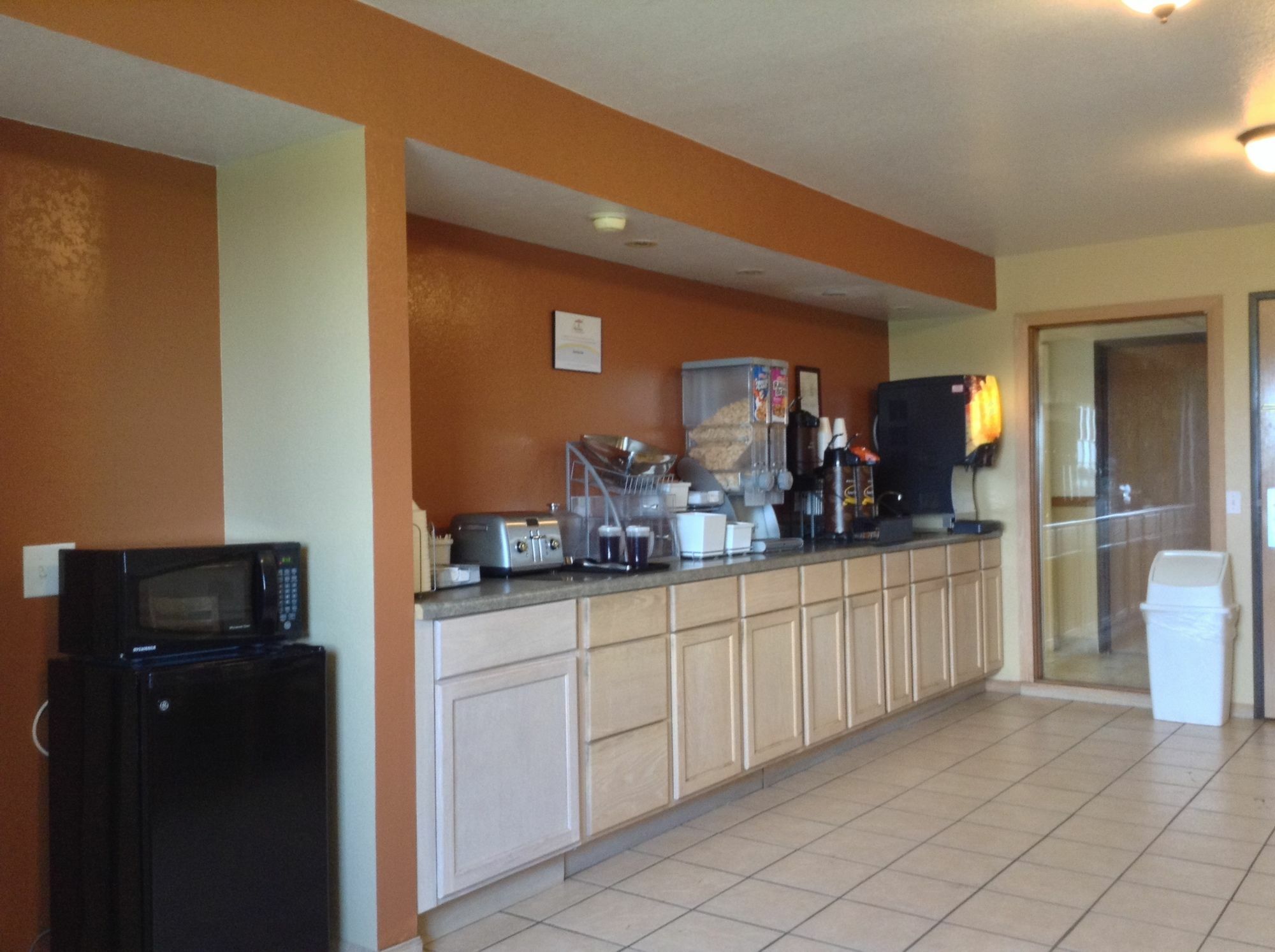 Super 8 By Wyndham Grinnell Ia Bagian luar foto